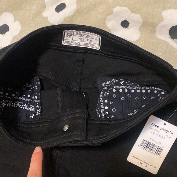 Free people long shorts 🩳 in black. - Picture 2 of 7